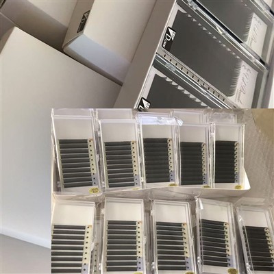 Naročilo za podaljševanje trepalnic v Singapurju